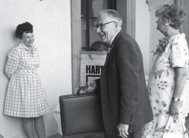 Photo of Vi Taylor with Charles and Lillian Richter
