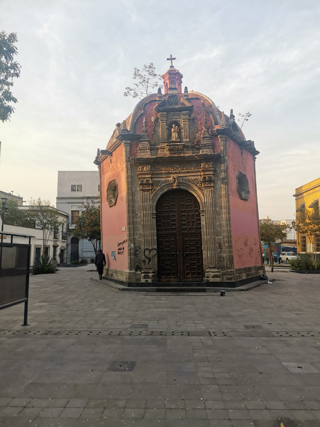 sinking church in Mexico City