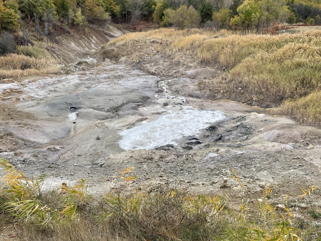 mefite d'ansanto mud opening in field