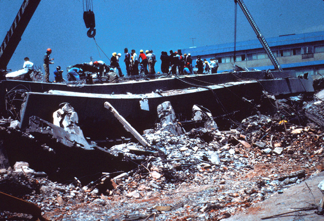 Rescue efforts at Hospital Juárez de México after 1985 Mexico City earthquake