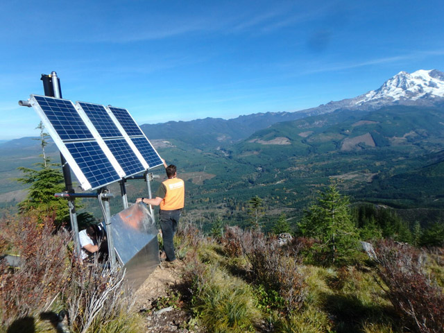 Lahar detection system monitoring site near Mount Rainier