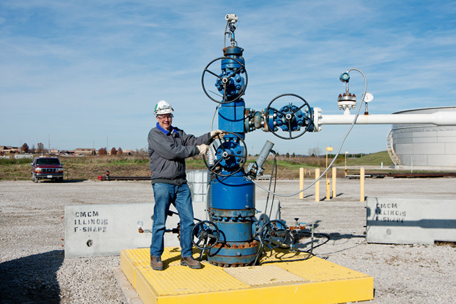 Rob Finley, PI on the Illinois Basin - Decatur Project, turns the main valve to start injection of CO2 into the Mt. Simon saline reservoir. | Daniel Byers/ Illinois State Geological Survey