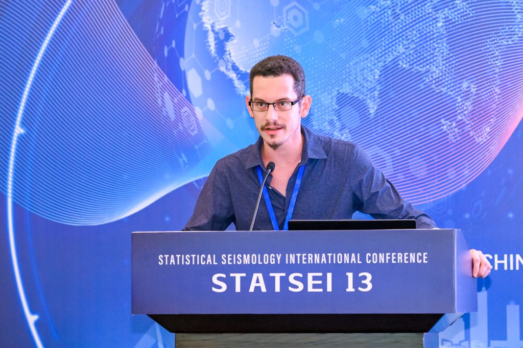 Max Schneider speaking at STATSEI 13