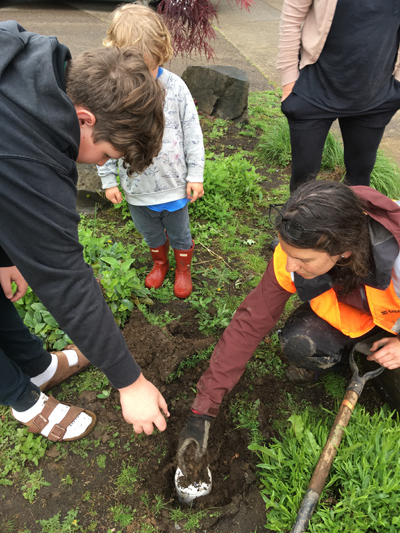 Erin Wirth deploys a backyard nodal seismometer with kids in Oregon