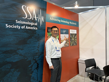 Hongfeng Yang at SSA booth at AOGS 2026